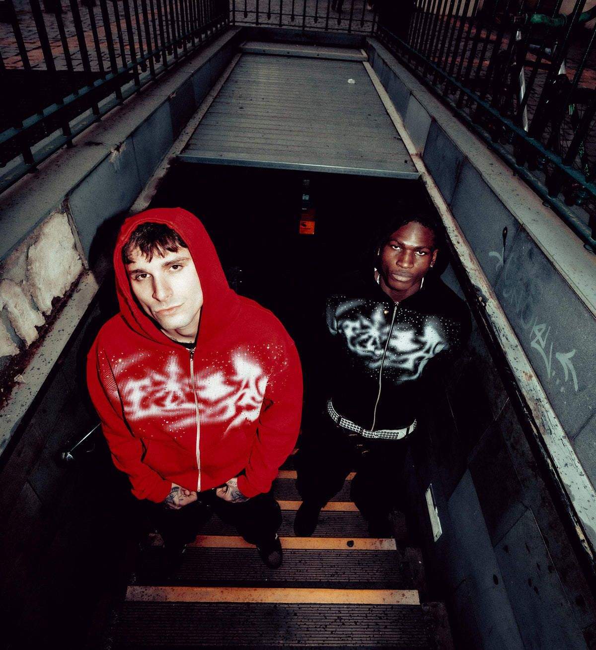 HEAVYWEIGHT ZIPPER RED "EIGHT POINTS"